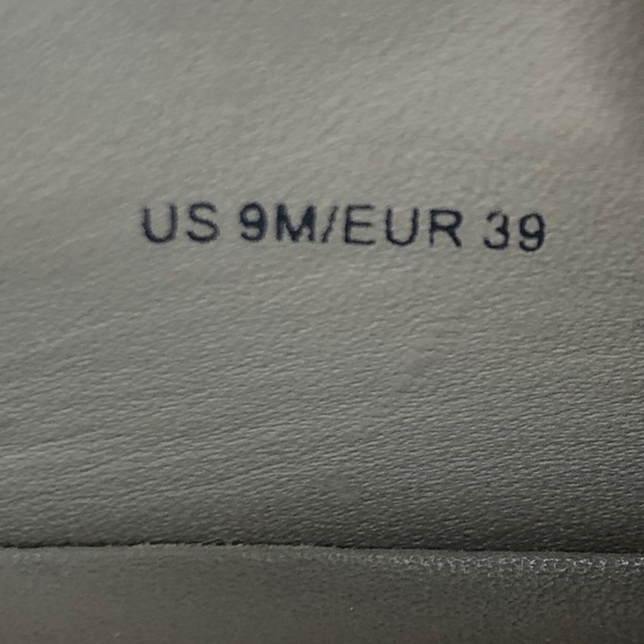 Vince Blair Perforated Leather Sneakers Size 9M - Picture 9 of 10